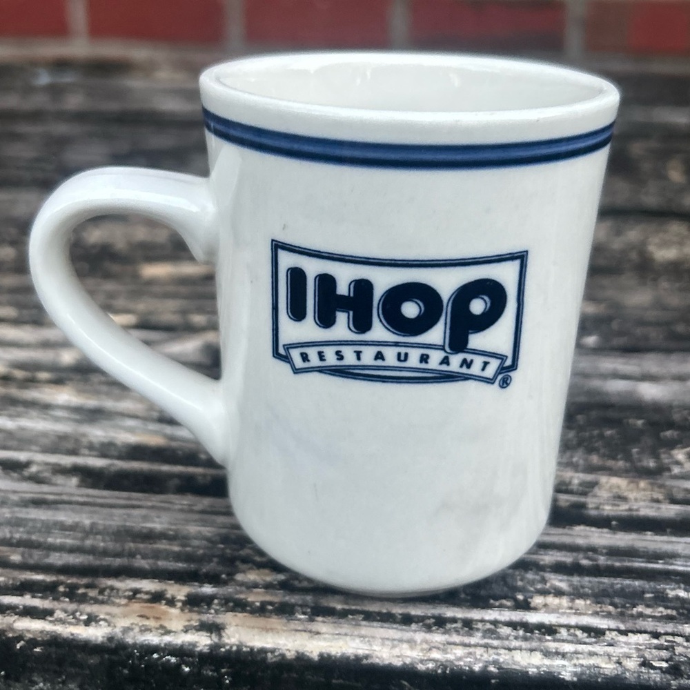 Vintage IHOP Delco Coffee Mug Restaurant Ware Blue & White House of Pancakes E1